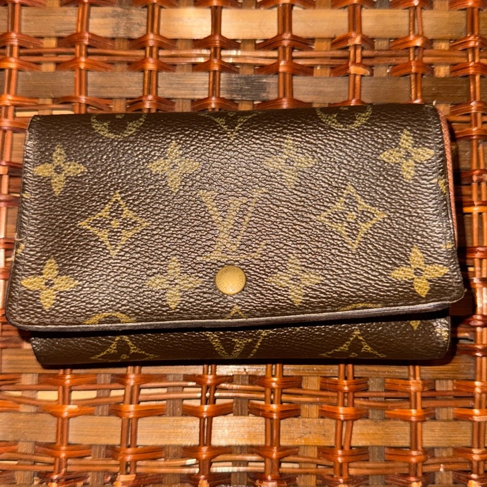 Authentic Louis Vuitton Wallet - 2010